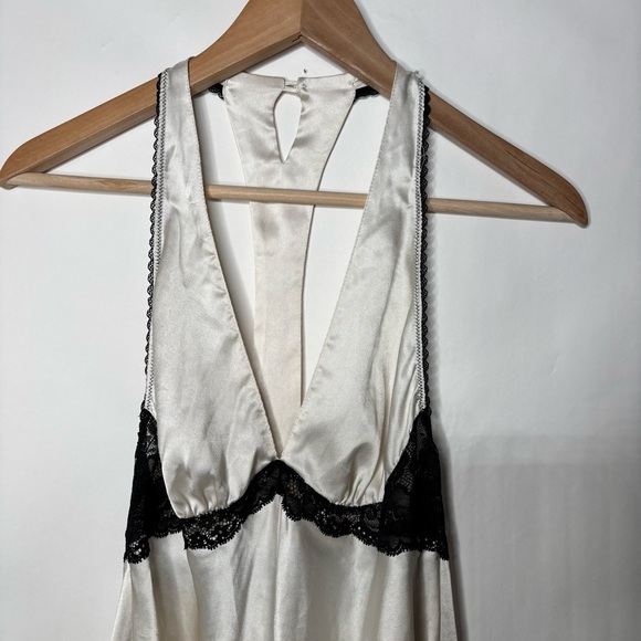 Victoria's Secret V-Neck Lace Satin Teddy size Small - Picture 2 of 13